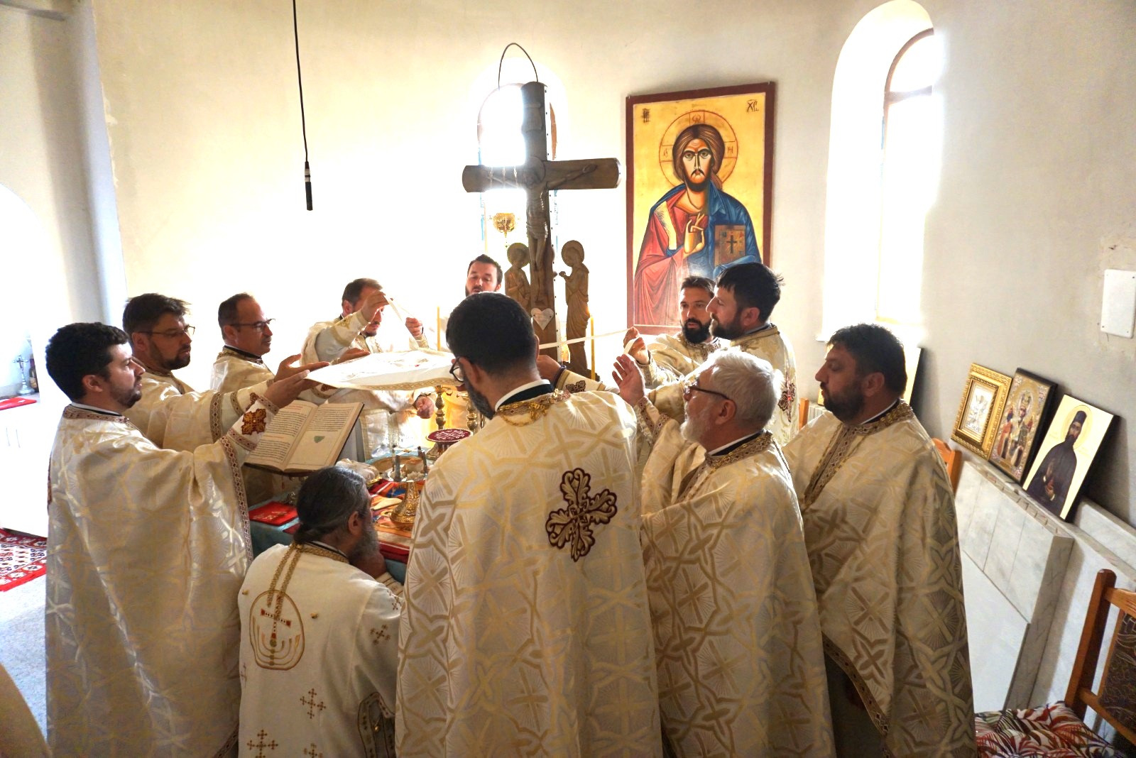 Sfânta Liturghie - hramul Parohiei Rediu-Sticlăria