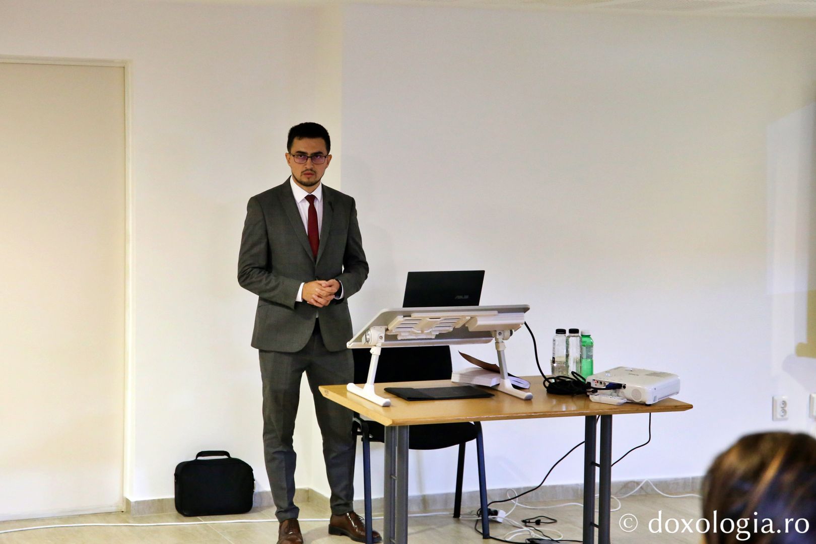 Dr. Andrei Irina, susținând în ședință publică lucrarea de doctorat / Foto: Flavius Popa Dr. Andrei Irina, susținând în ședință publică lucrarea de doctorat / Foto: Flavius Popa