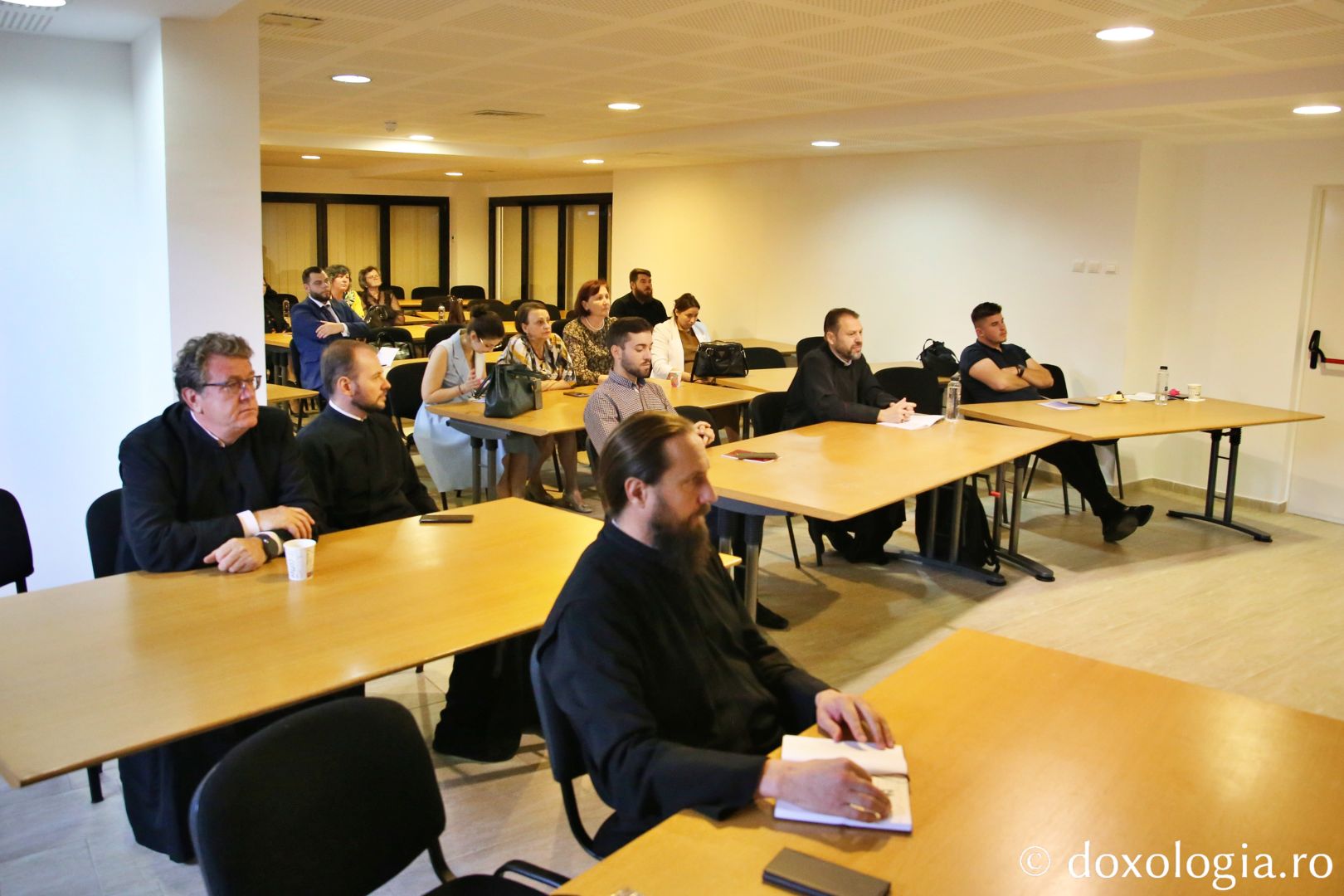 Publicul prezent la susținerea lucrării de doctorat a dr. Andrei Irina / Foto: Flavius Popa