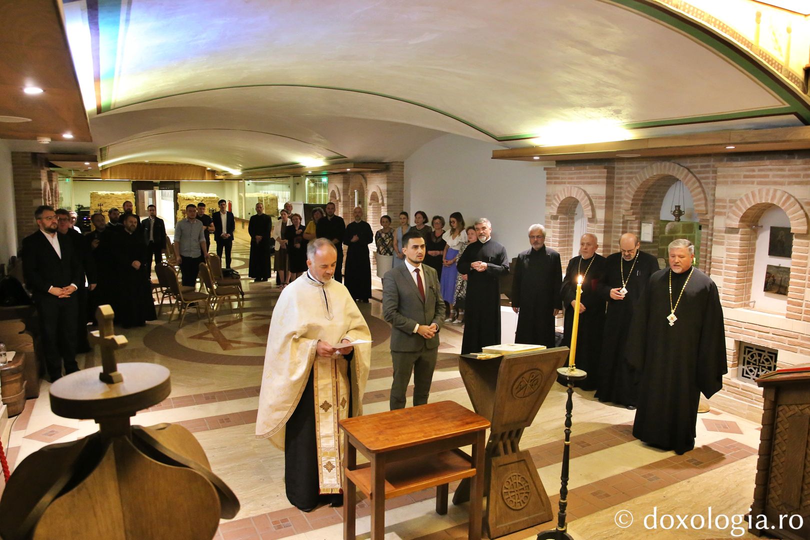 Depunerea jurământului de credință față de Biserică a dr. Andrei Irina / Foto: Flavius Popa