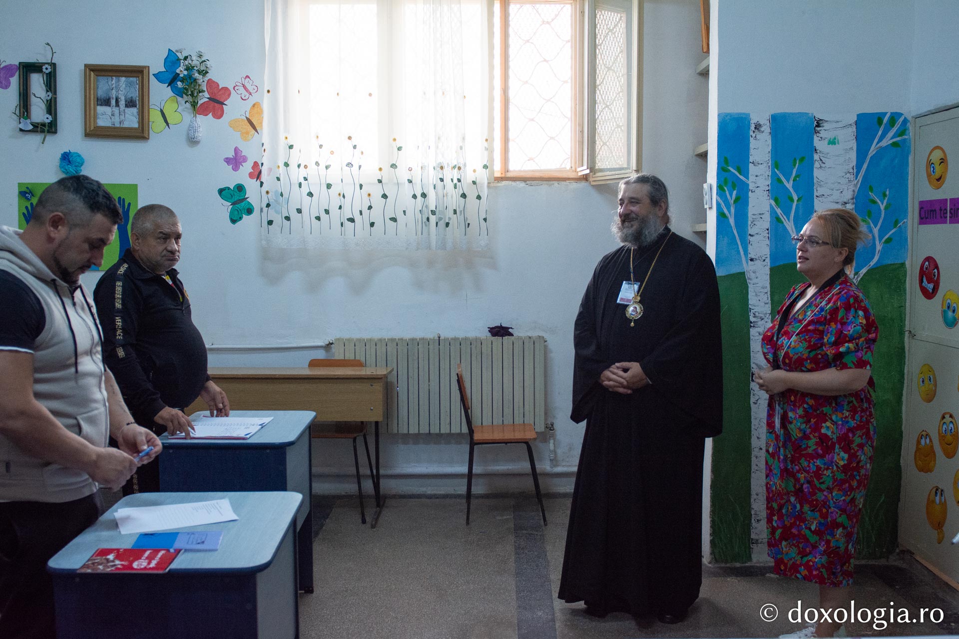 PS Nichifor Botoșăneanul, vorbind cu persoanele private de libertate