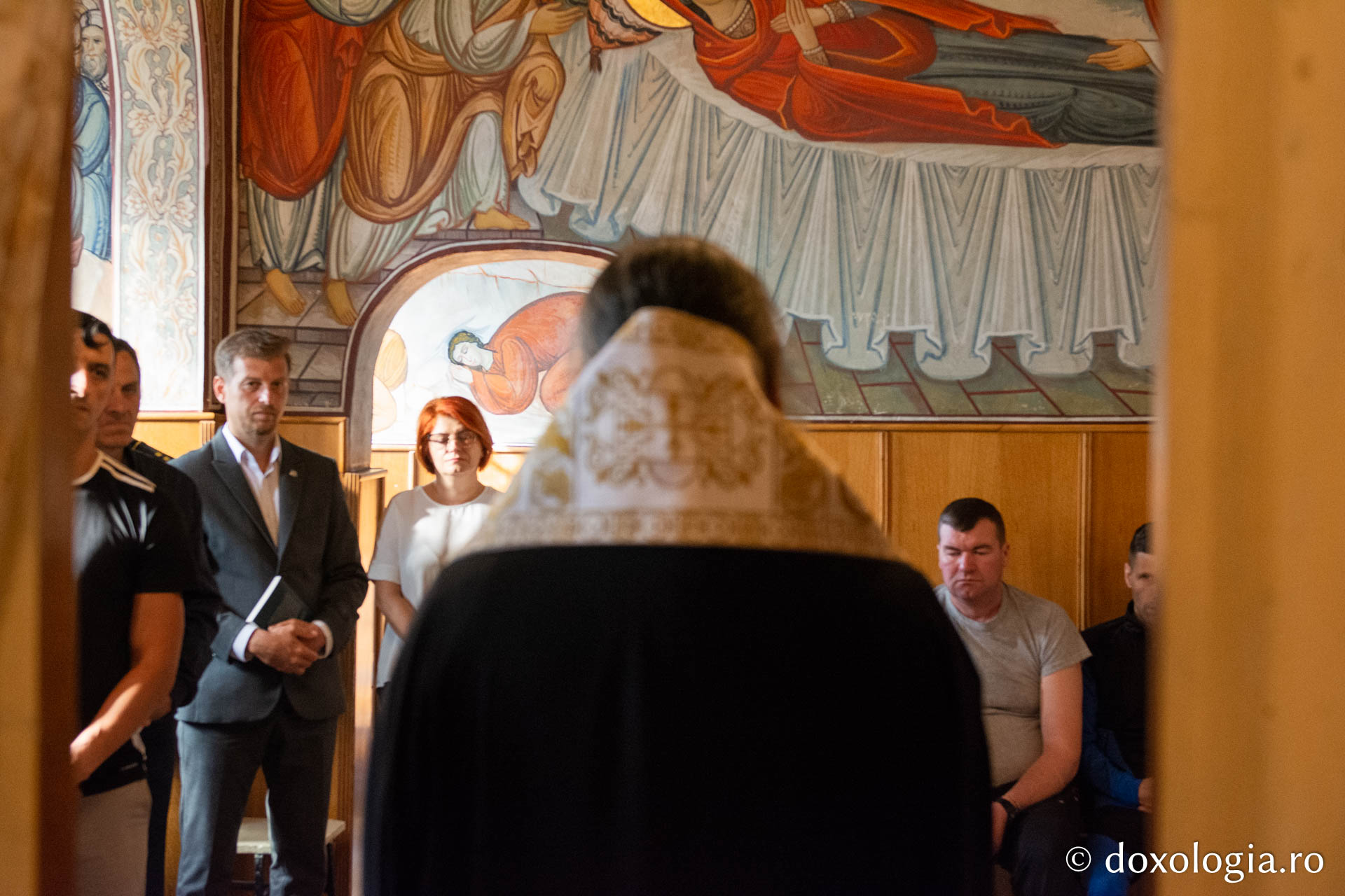 PS Nichifor Botoșăneanul, citind rugăciuni de dezlegare