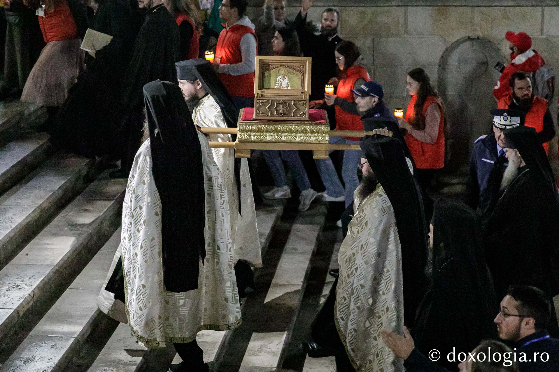 Întâmpinarea cinstitelor moaște ale Sfântului Ierarh Andrei Criteanul / Foto: Oana Nechifor Întâmpinarea cinstitelor moaște ale Sfântului Ierarh Andrei Criteanul