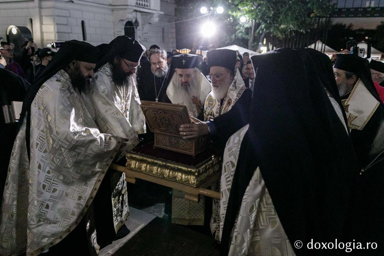 Moaștele Sfântului Andrei Criteanul au ajuns la Iași, la hramul Sfintei Parascheva / Foto: pr. Silviu Cluci Moaștele Sfântului Andrei Criteanul au ajuns la Iași, la hramul Sfintei Parascheva / Foto: pr. Silviu Cluci