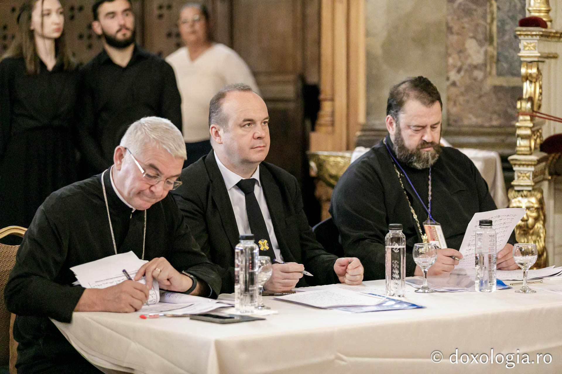 Juriul Festivalului Concurs „Lăudați pe Domnul” etapa mitropolitană / Foto: Oana Nechifor Juriul Festivalului Concurs „Lăudați pe Domnul” etapa mitropolitană / Foto: Oana Nechifor