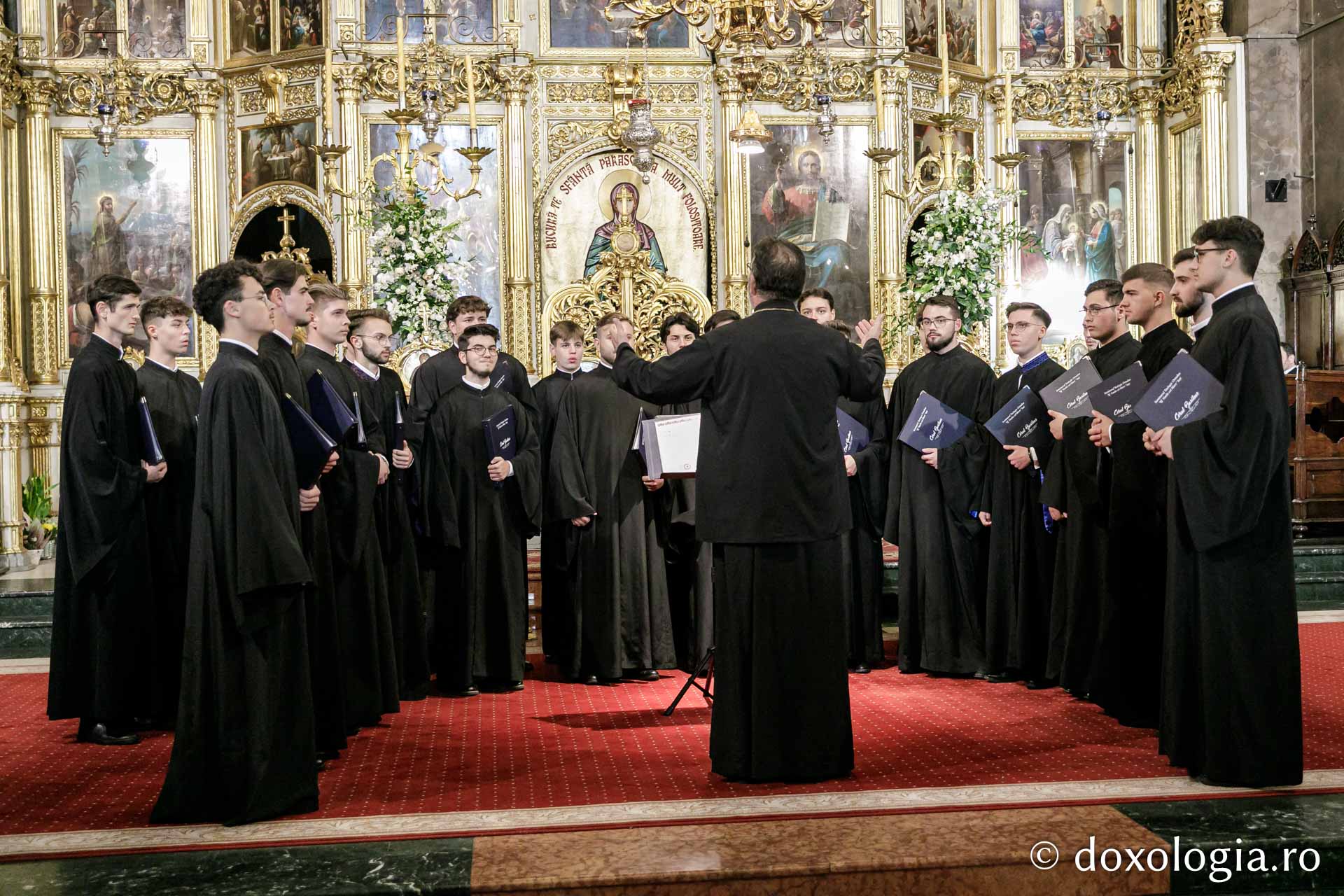 Grupul psaltic „Basileus” al Seminarului Teologic Ortodox „Sfântul Vasile cel Mare” Iași / Foto: Oana Nechifor Grupul psaltic „Basileus” al Seminarului Teologic Ortodox „Sfântul Vasile cel Mare” Iași / Foto: Oana Nechifor
