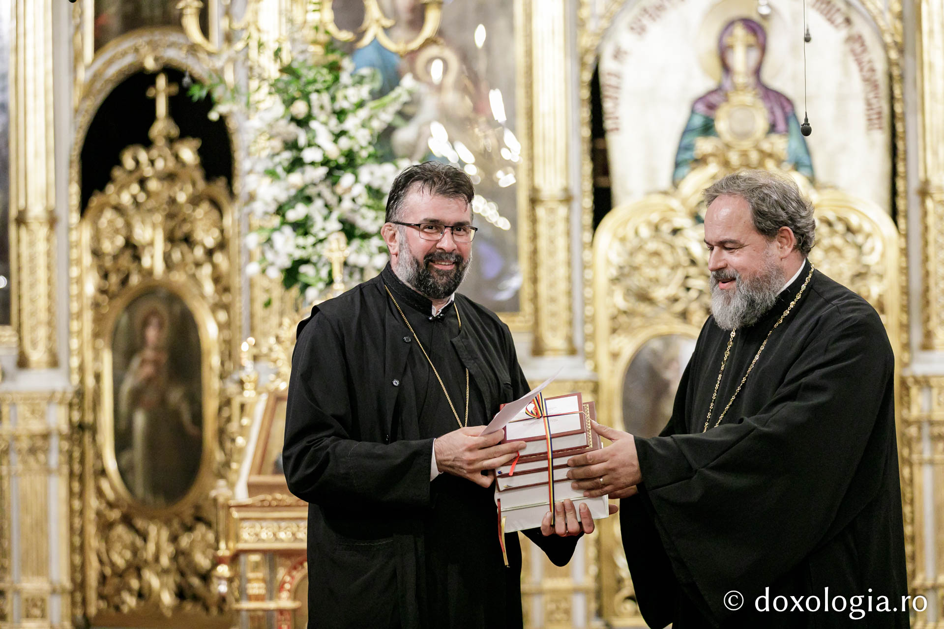 Grupul psaltic al Seminarului Teologic din Iași, primind din partea organizatorilor Premiul I și calificarea la etapa națională / Foto: Oana Nechifor Grupul psaltic al Seminarului Teologic din Iași, primind din partea organizatorilor Premiul I și calificarea la etapa națională / Foto: Oana Nechifor