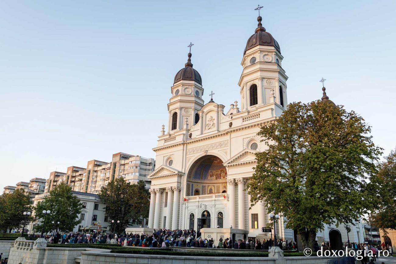 #Hram2023: Ce ierarhi slujesc la Sfânta Liturghie din ziua de 14 octombrie?