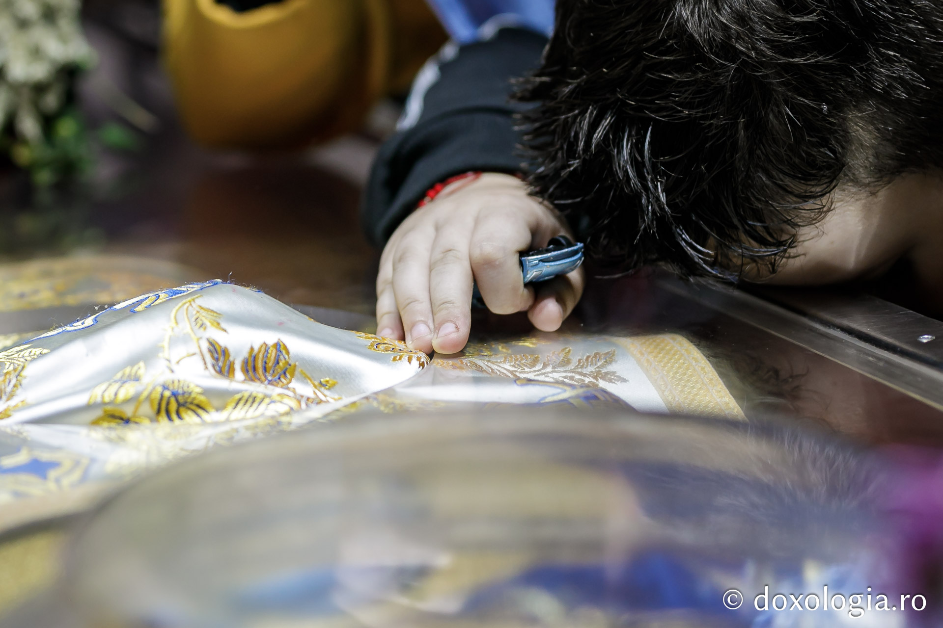 Inchinare la moastele Sfintei Parascheva