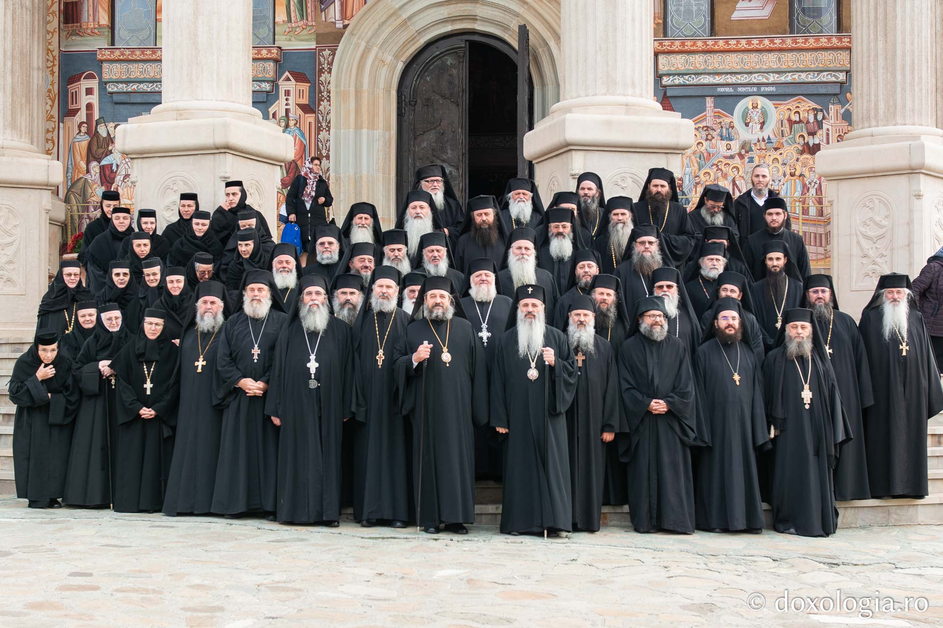 IPS Teofan și PS Nichifor alături de stareții și starețele din Arhiepiscopia Iașilor / Foto: Mihail Vrăjitoru IPS Teofan și PS Nichifor alături de stareții și starețele din Arhiepiscopia Iașilor