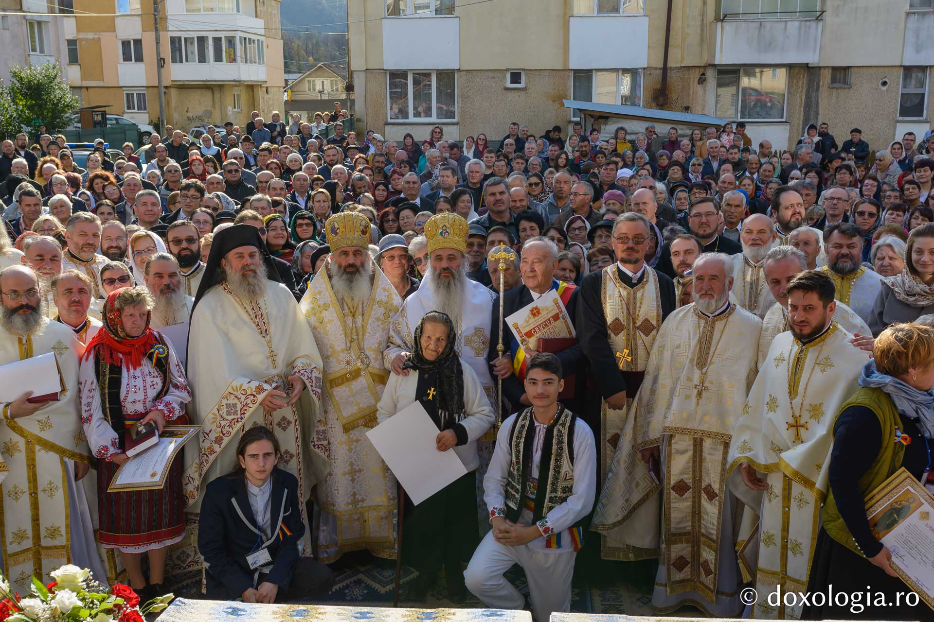 Fotografie de grup după Sfânta Liturghie
