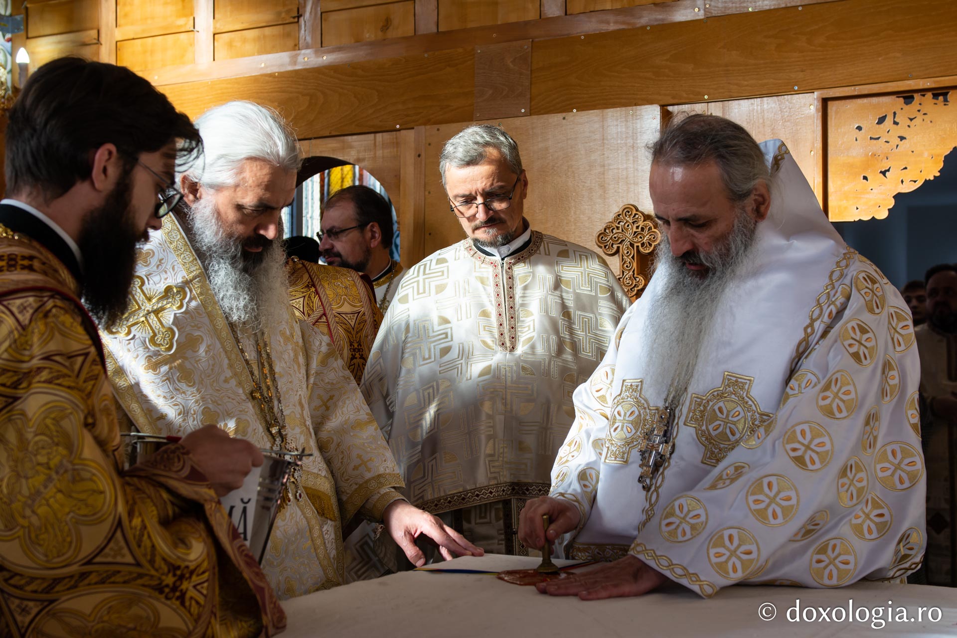 IPS Teofan, alături de PS Antonie la slujba de sfințire