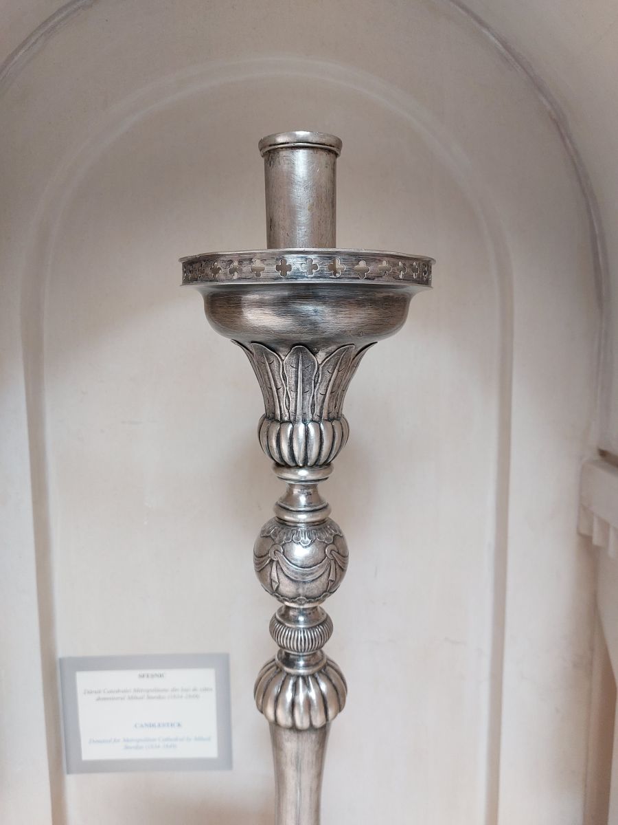 Detaliu de pe sfeșnicul de la Mihail Grigorie Sturza