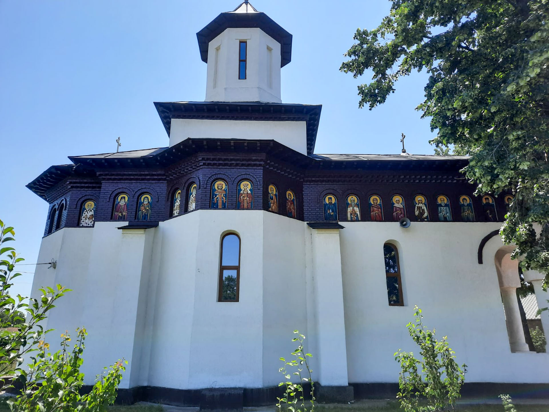 Biserica „Sfântul Proroc Ilie” din localitatea Ungheni Biserică