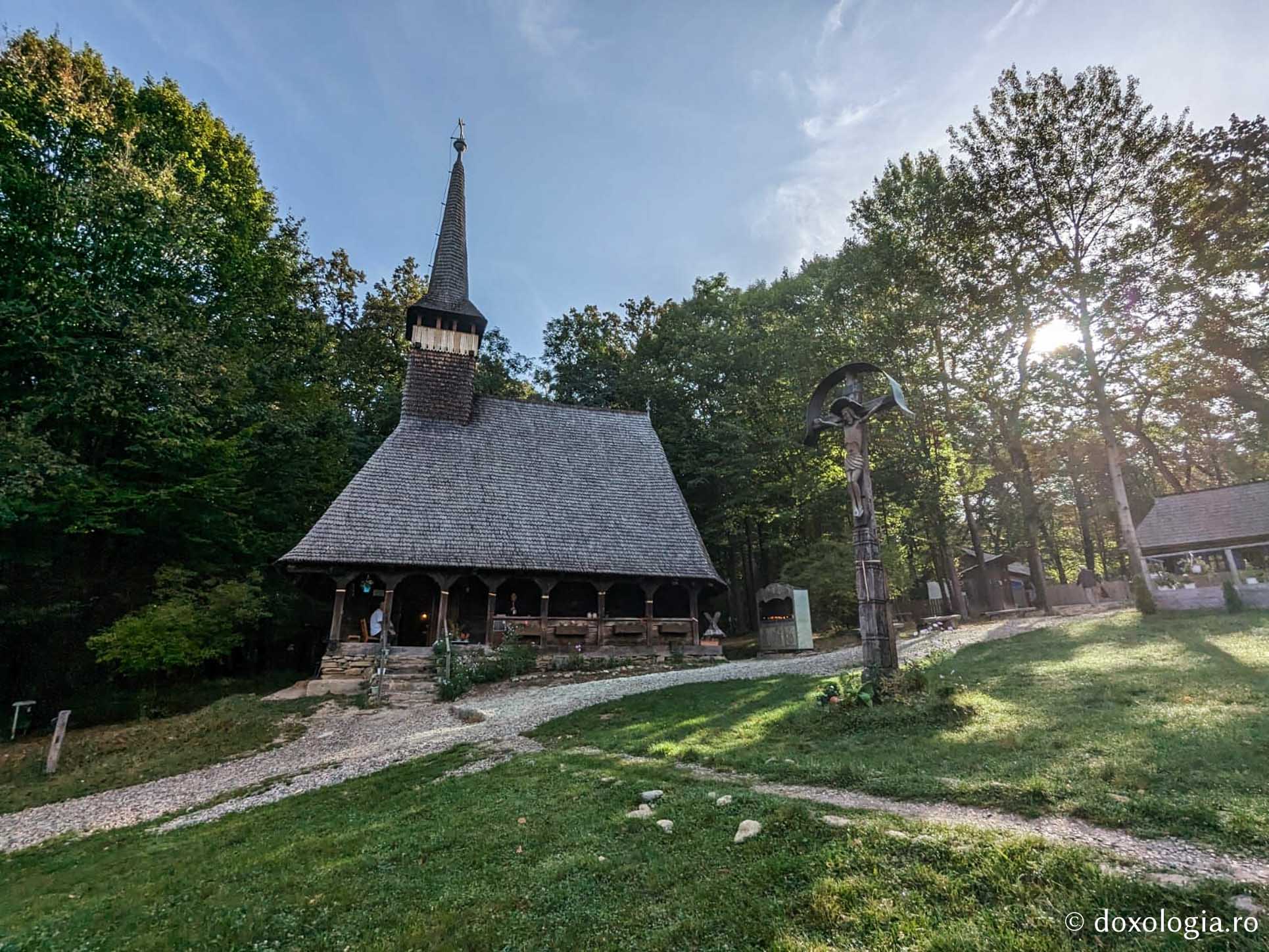 Biserica de lemn „Sfinții Arhangheli Mihail și Gavriil” din Bezded