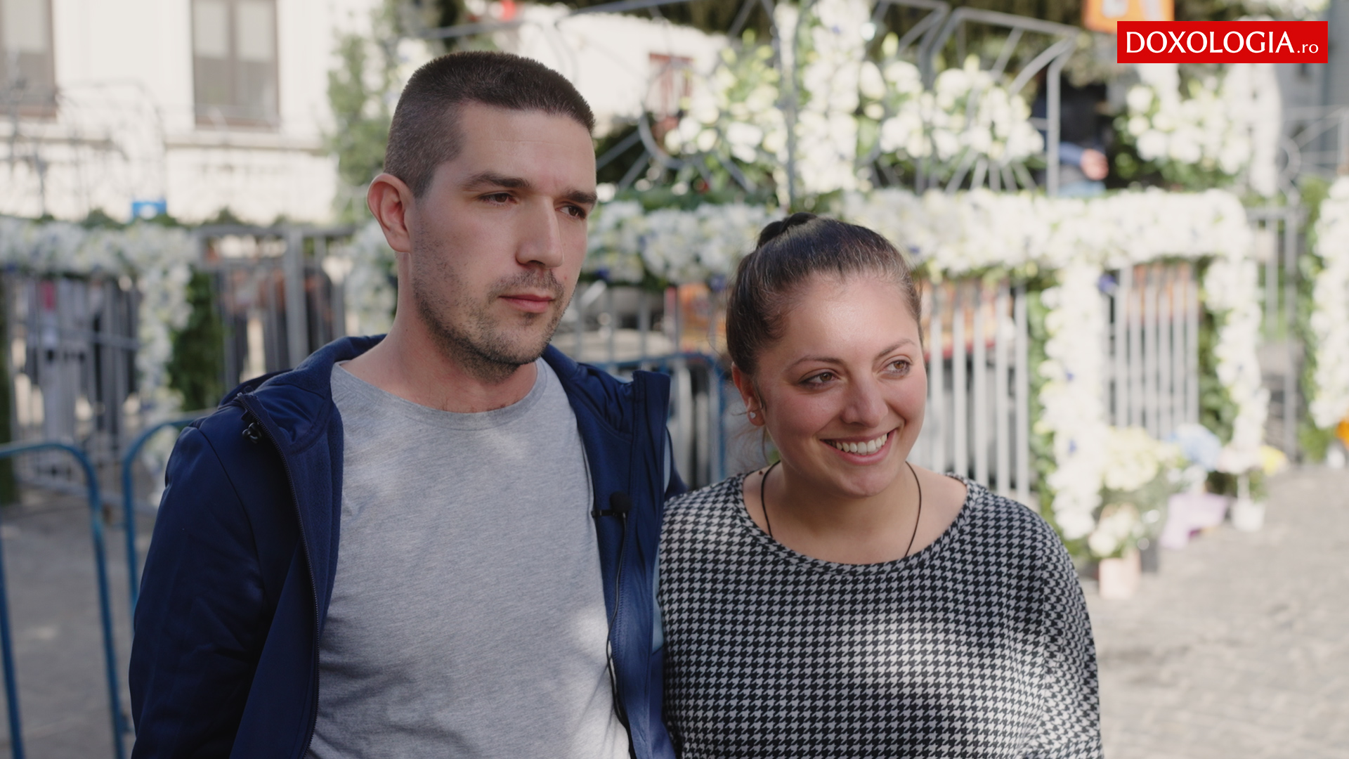 (Video) Tineri căsătoriți din Serbia, la racla Sfintei Parascheva: „Ne-am adresat Cuvioasei ca unei mame”