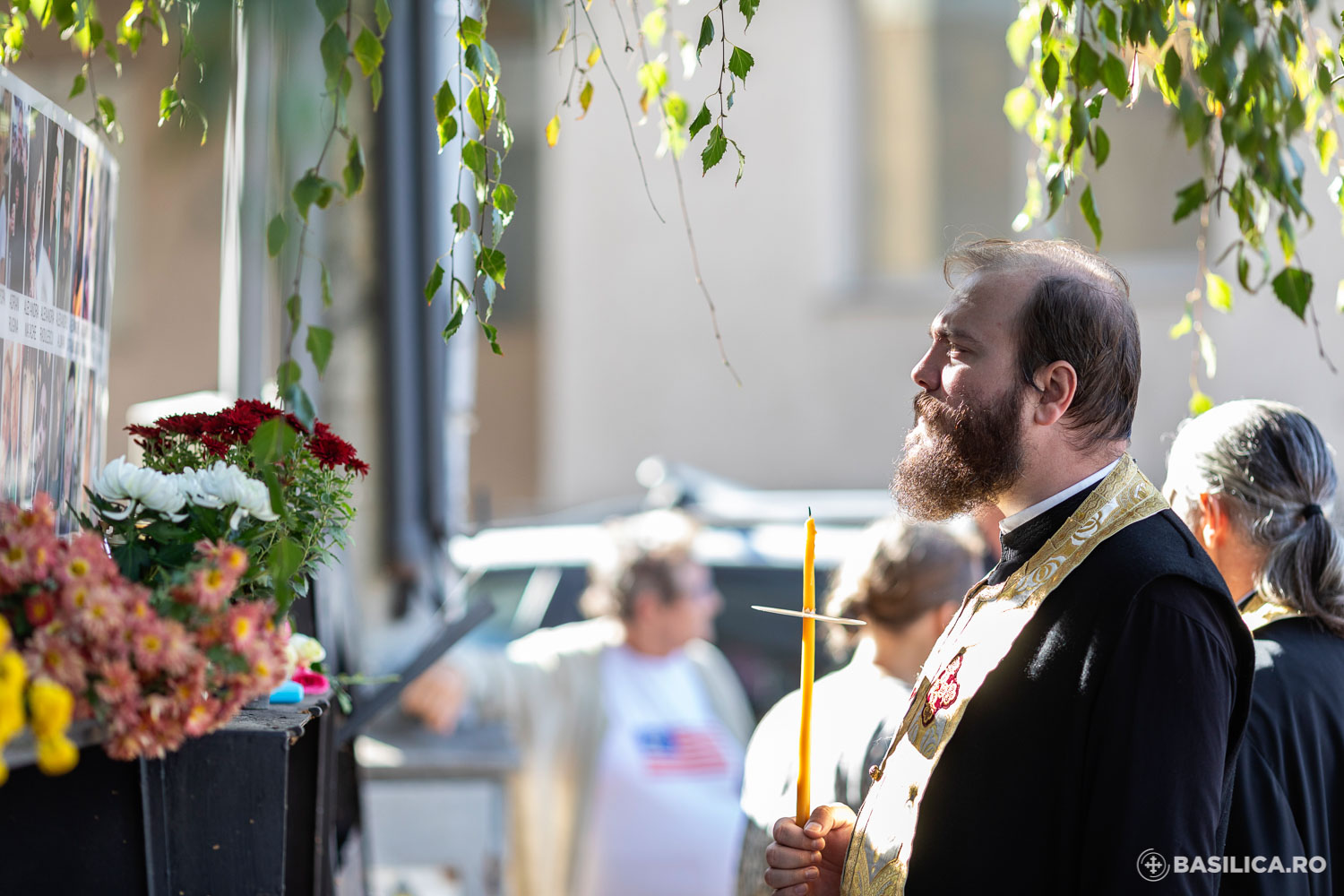 Opt ani de la Colectiv: slujbă de pomenire pentru victimele incendiului