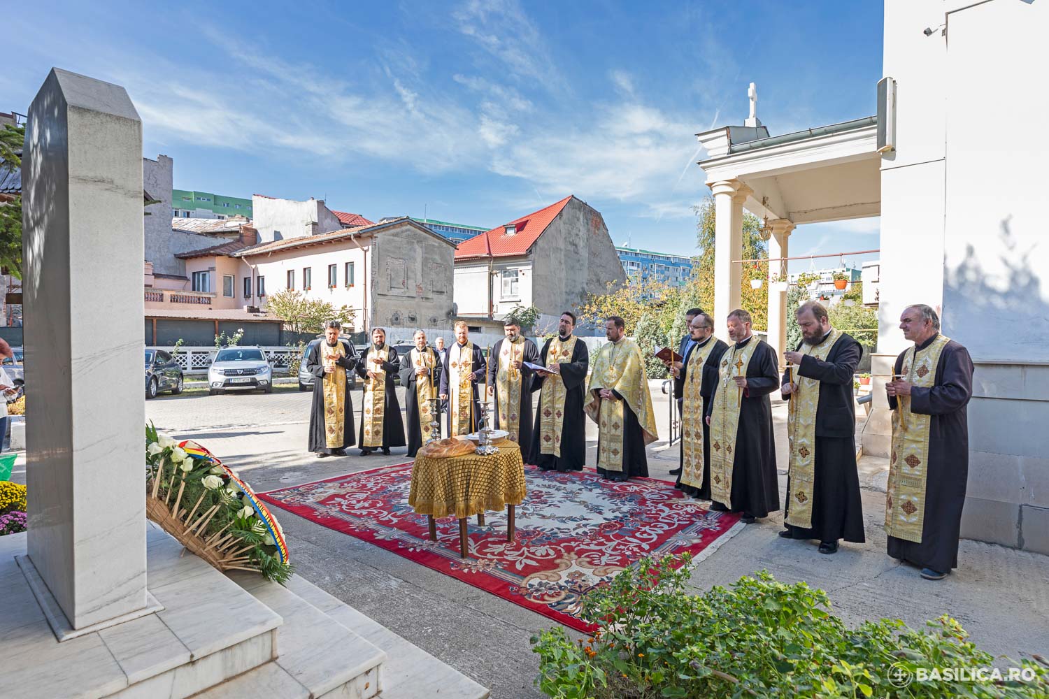 Parastas la Biserica Sfântul Nicolae – Broșteni pentru victimele incendiului de la Colectiv