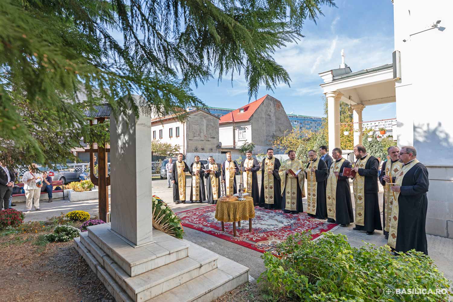 Parastas la Biserica Sfântul Nicolae – Broșteni pentru victimele incendiului de la Colectiv