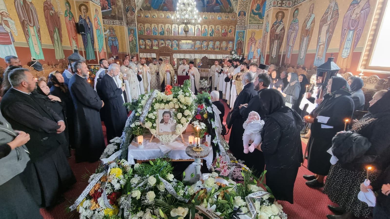 Sobor de slujitori la slujba de înmormântare a d-nei Elena Irina Sobor de slujitori la slujba de înmormântare