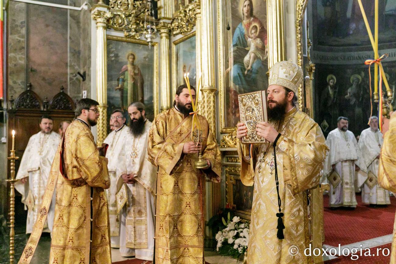 PS Damaschin Dorneanul, slujind Sfânta Liturghie la Catedrala Mitropolitană din Iași / Foto: pr. Silviu Cluci PS Damaschin Dorneanul, slujind Sfânta Liturghie la Catedrala Mitropolitană din Iași / Foto: pr. Silviu Cluci