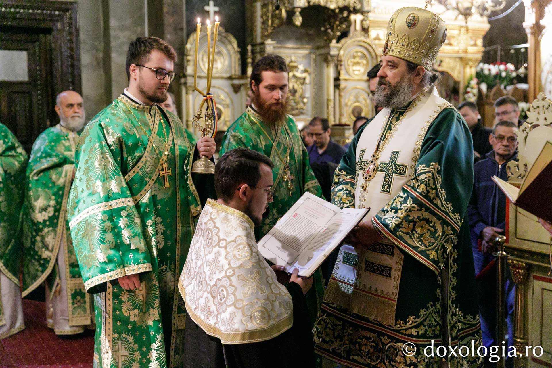 PS Nichifor Botoșăneanul a slujit la Catedrala Mitropolitană