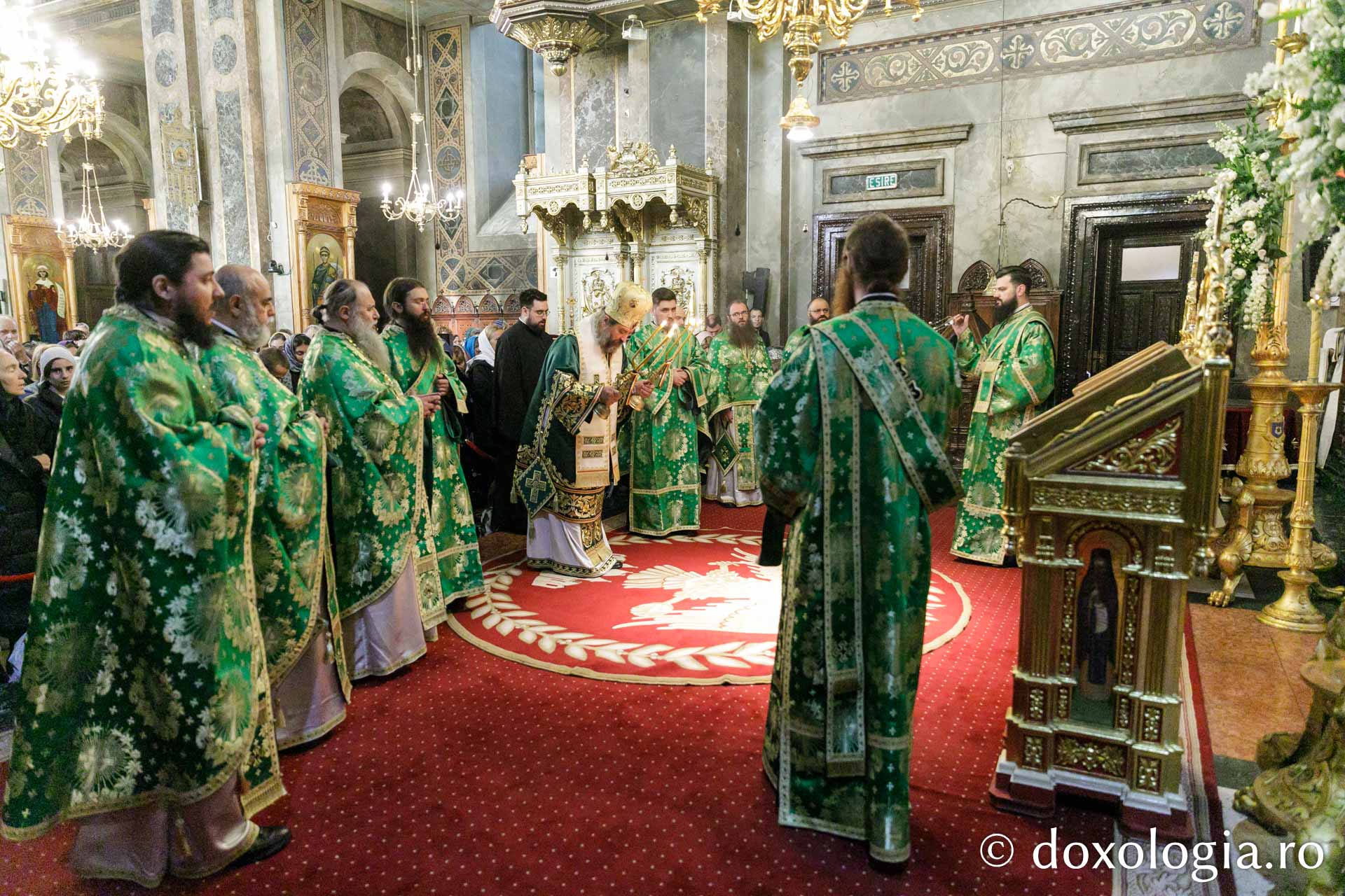 PS Nichifor Botoșăneanul a slujit la Catedrala Mitropolitană