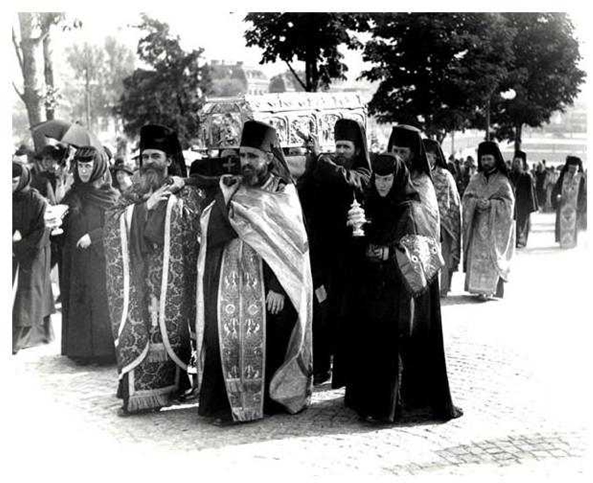 Procesiune cu moaștele Sfântului Dimitrie cel Nou / Foto: basilica.ro Procesiune cu moaștele Sfântului Dimitrie cel Nou