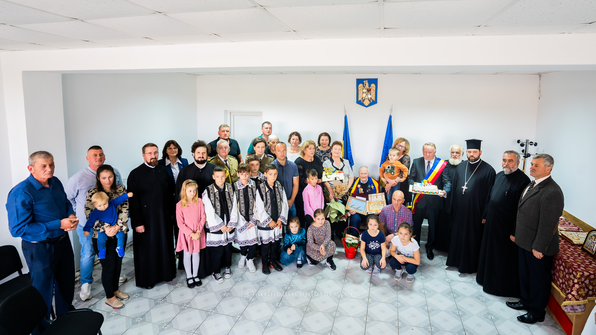 Veteranul de război Teodor Vătavu a primit Ordinul „Crucea Bucovinei” / Foto: Irina Ursachi Ordinul „Crucea Bucovinei” oferit veteranului de război Teodor Vătavu