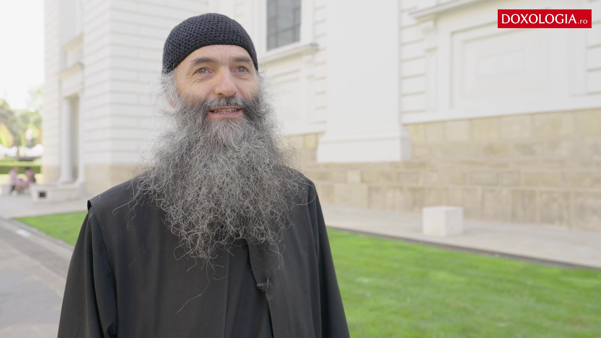 (Video) Părintele Pimen Vlad: Haideți la Iași, să ne bucurăm de ziua Sfintei Cuvioase Parascheva!