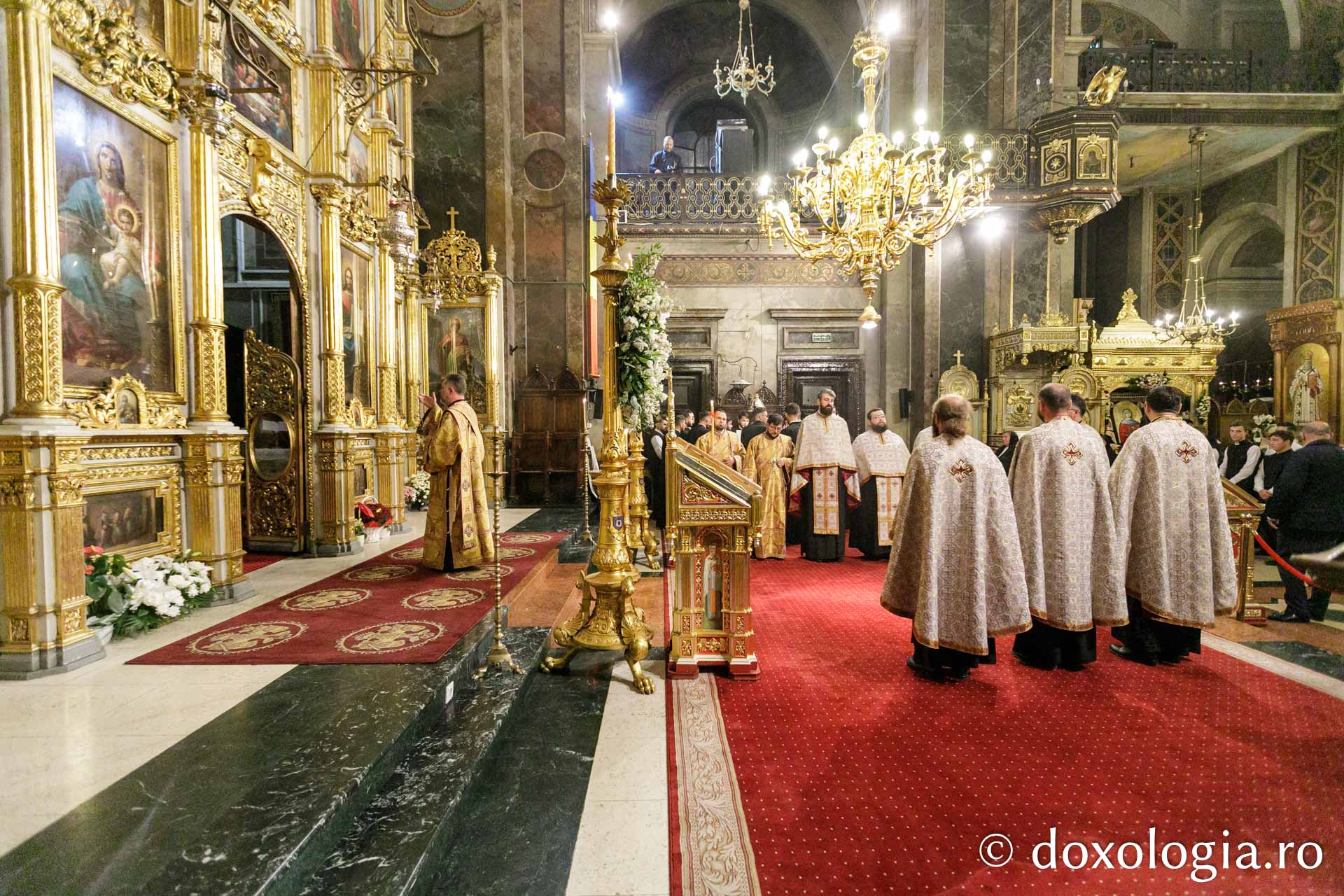 Priveghere la Catedrala Mitropolitană din Iași în cinstea Sfântului Apostol Andrei / Foto: pr. Silviu Cluci Priveghere la Catedrala Mitropolitană din Iași în cinstea Sfântului Apostol Andrei