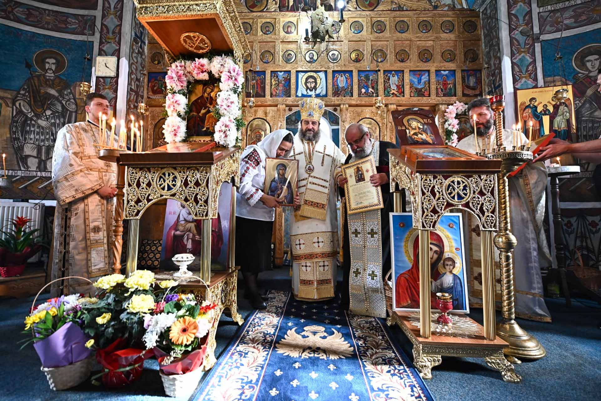 Hirotesie întru iconom stavrofor