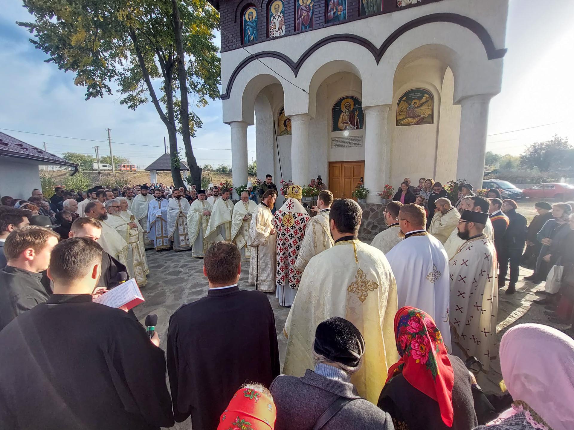 Sobor de slujitori, alături de credincioși