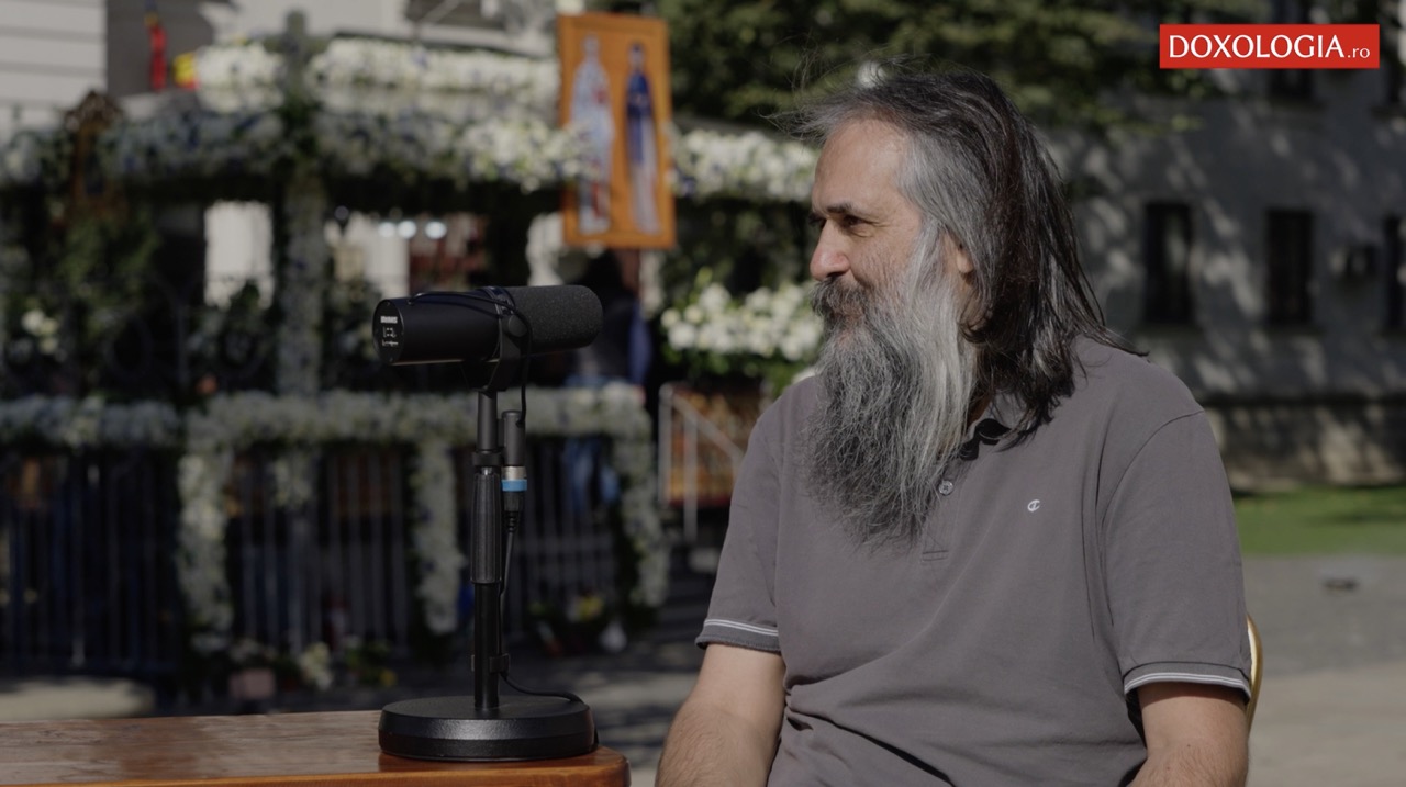 (Video) #PodcastdeHram cu Arsenie, omul-călăuză al sârbilor la Sfânta Parascheva de aproape 30 de ani