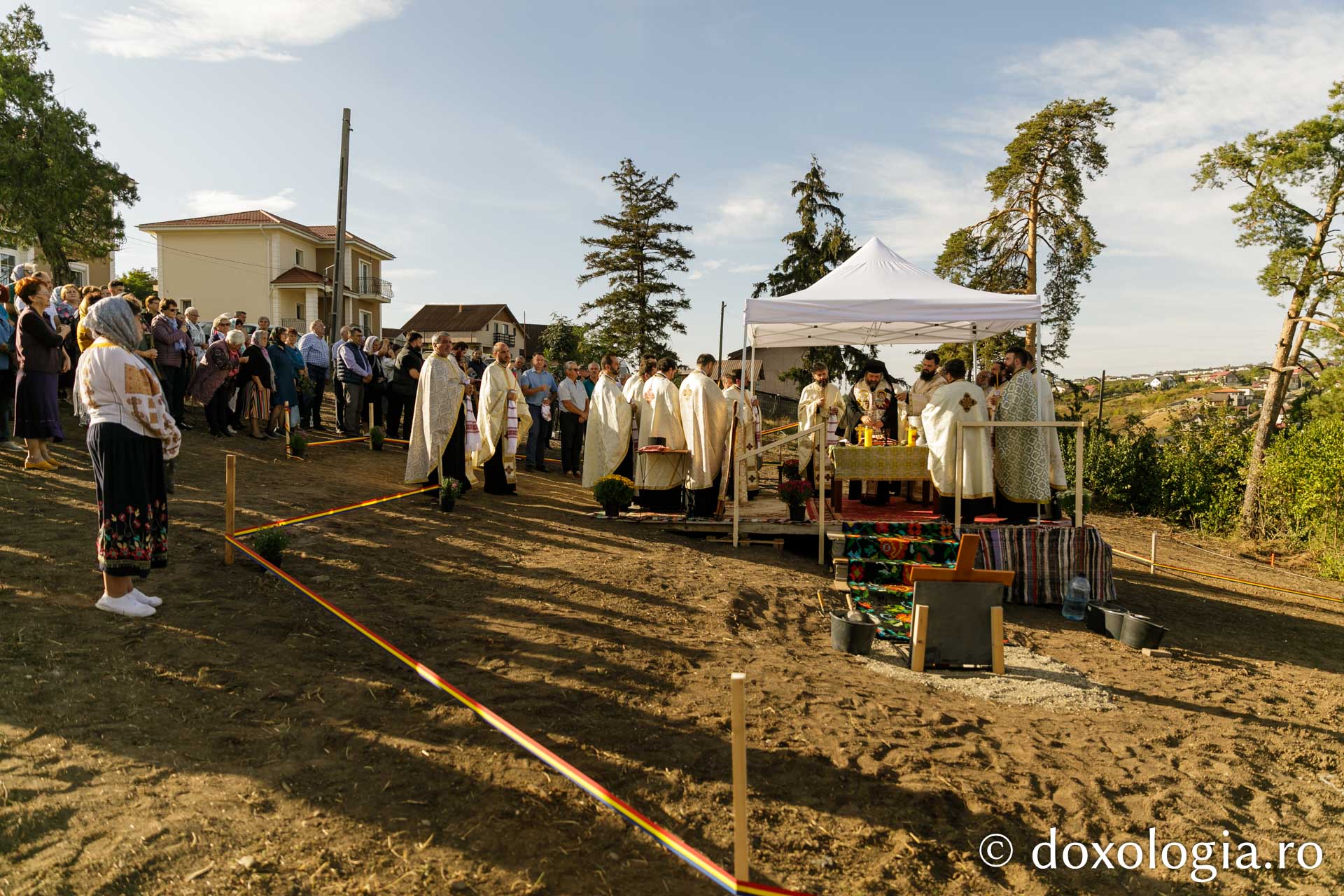 A fost pusă piatra de temelie pentru biserica parohiei Miroslava III / Foto: pr. Silviu Cluci A fost pusă piatra de temelie pentru biserica parohiei Miroslava III