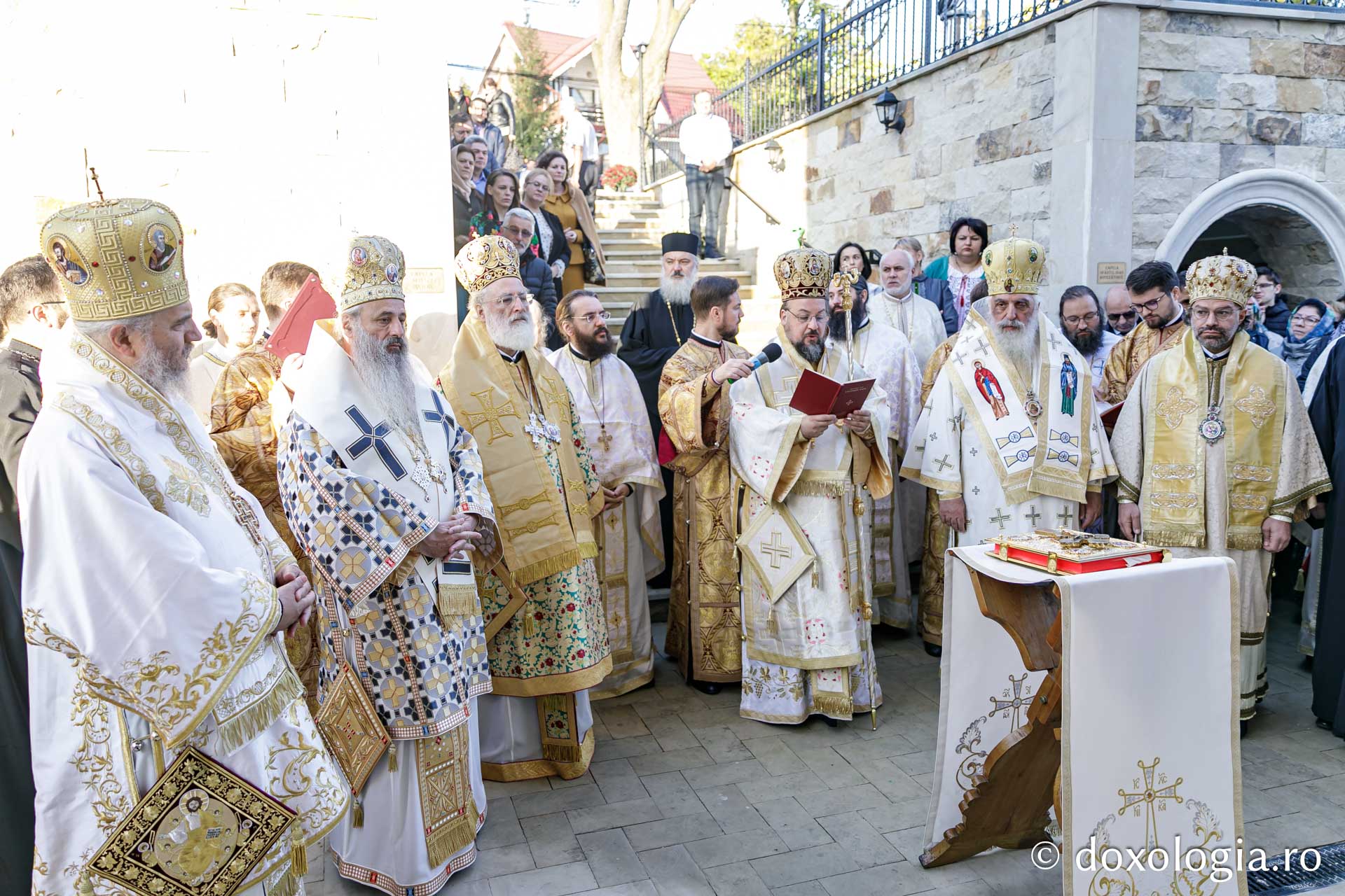 Resfințirea Bisericii „Sfântul Arhidiacon Ștefan” Țicău, Iași / Foto: Oana Nechifor Resfințirea Bisericii „Sfântul Arhidiacon Ștefan” Țicău, Iași