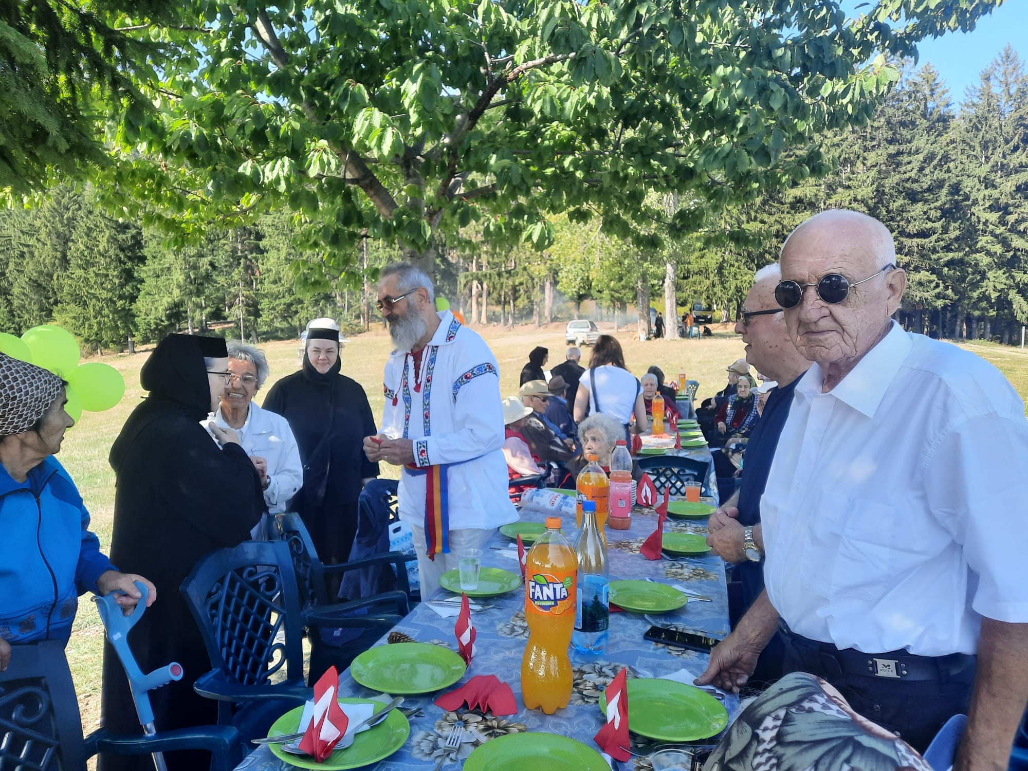 Beneficiarii Centrului „Cuvioasa Nazaria” al Mănăstirii Văratec