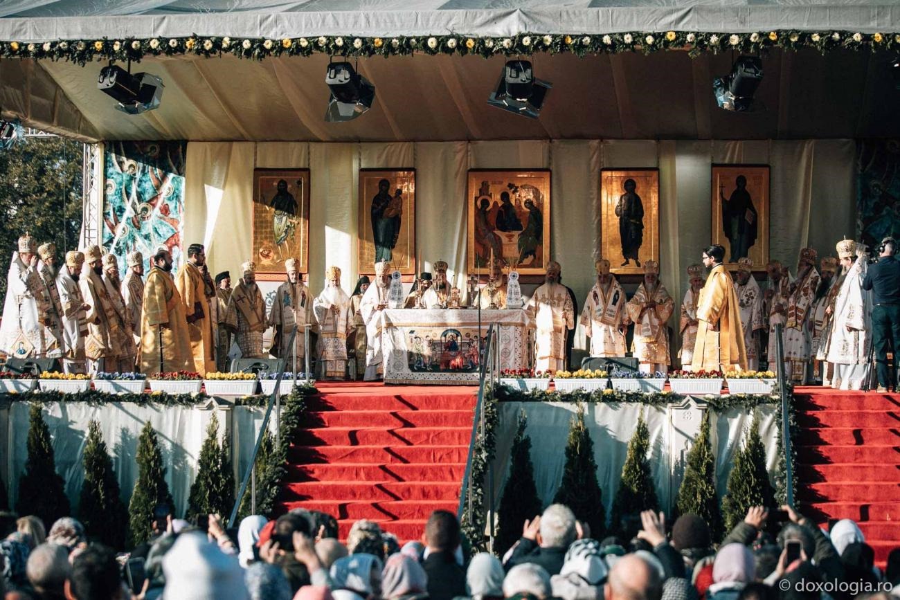 #Hram2023: Peste 35.000 de suflete, alături de Sfânta Parascheva, de ziua ei / Foto: pr. Silviu Cluci