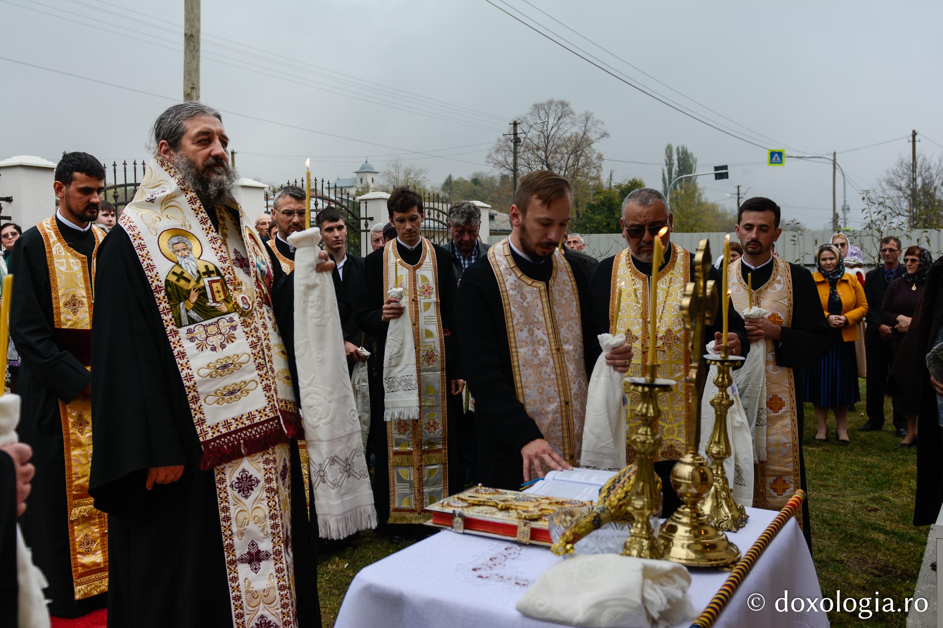 PS Nichifor Botoșăneanul, sfințind casa parohială