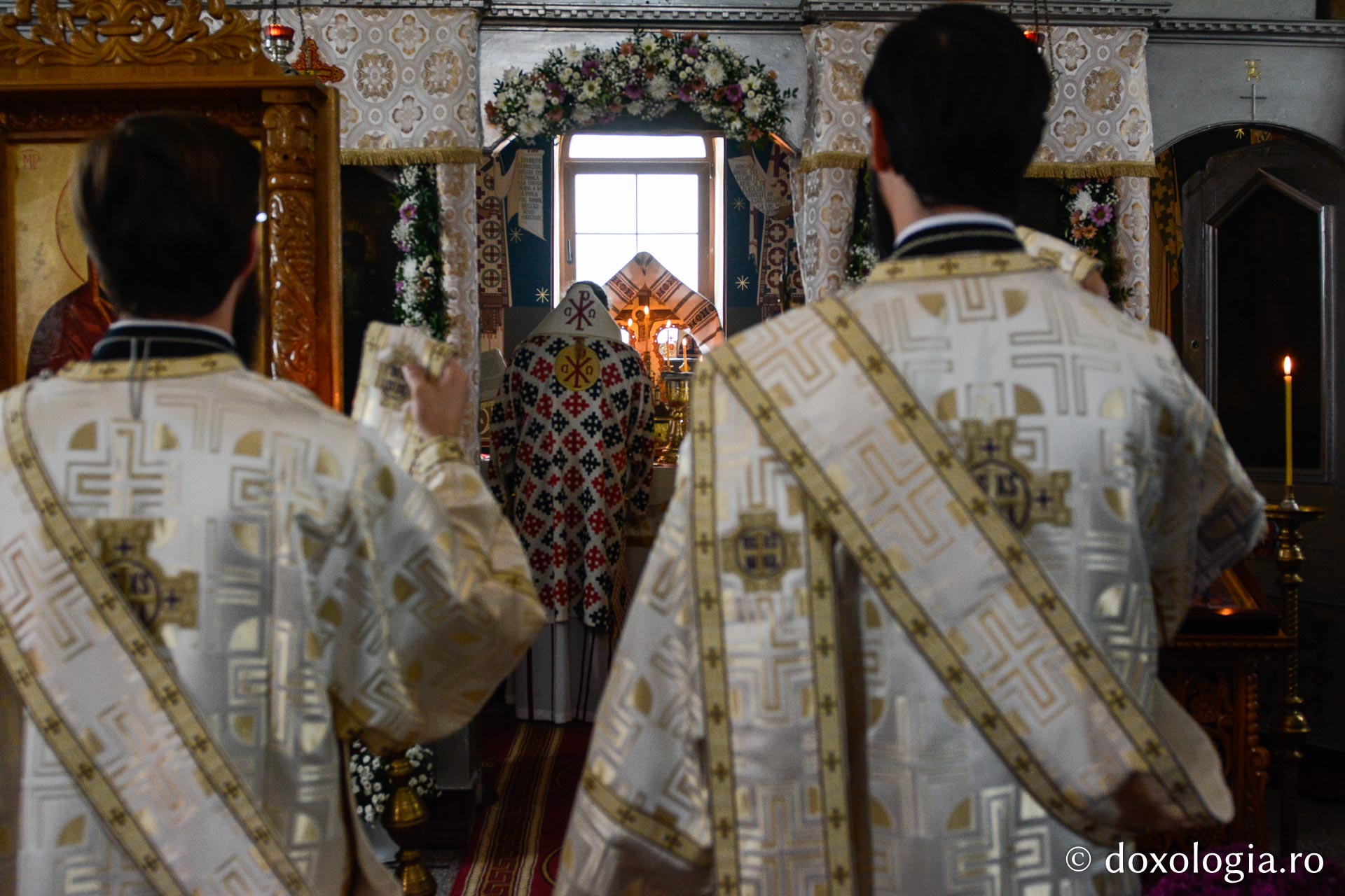 PS Nichifor Botoșăneanul a slujit la Parohia Buimăceni / Foto: Mihail Vrăjitoru PS Nichifor Botoșăneanul, săvârșind Sfânta Liturghie