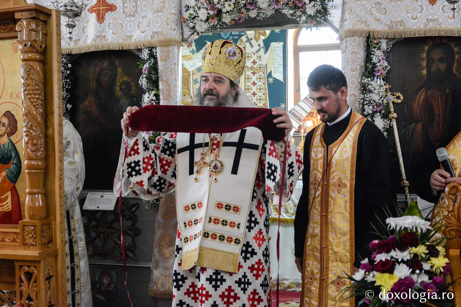 Părintele Lucian Cristian Coșofreț a fost hirotesit de întru iconom / Foto: Mihail Vrăjitoru Hirotesie