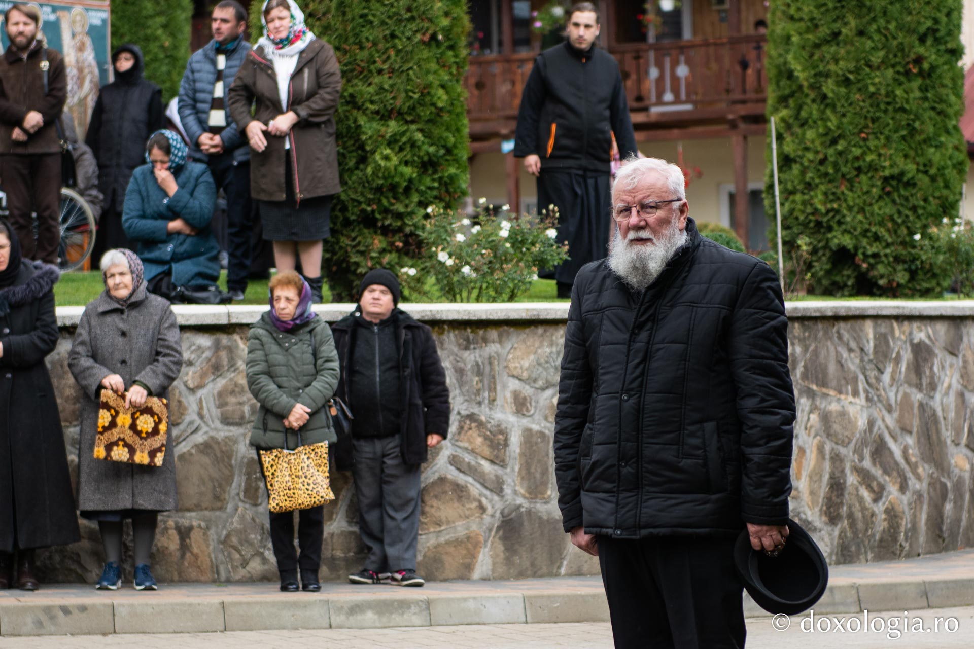 Credincios, participând la Sfânta Liturghie