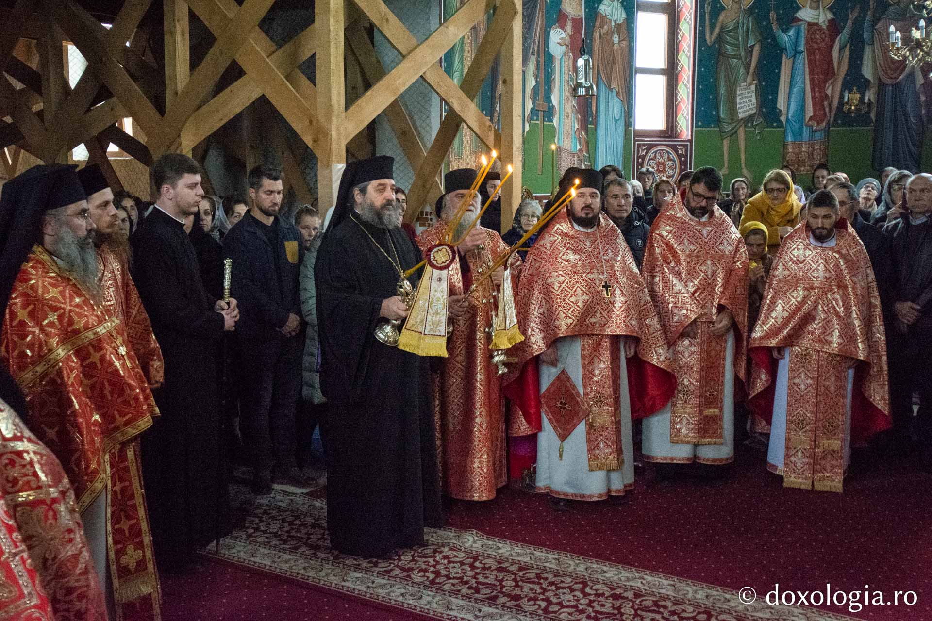 PS Nichifor Botoșăneanul, alături de soborul slujitor