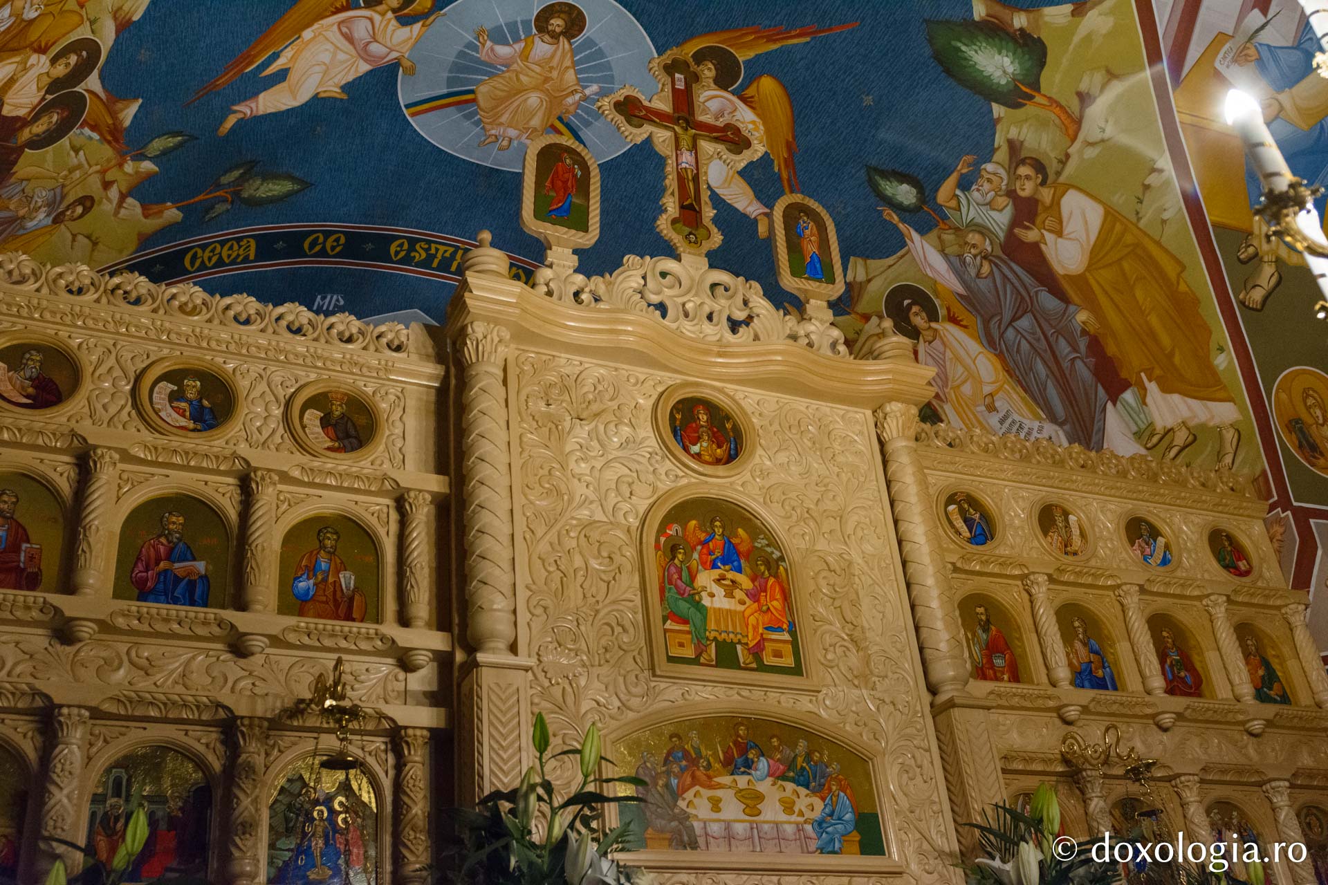 Catapeteasmă de biserică ortodoxă