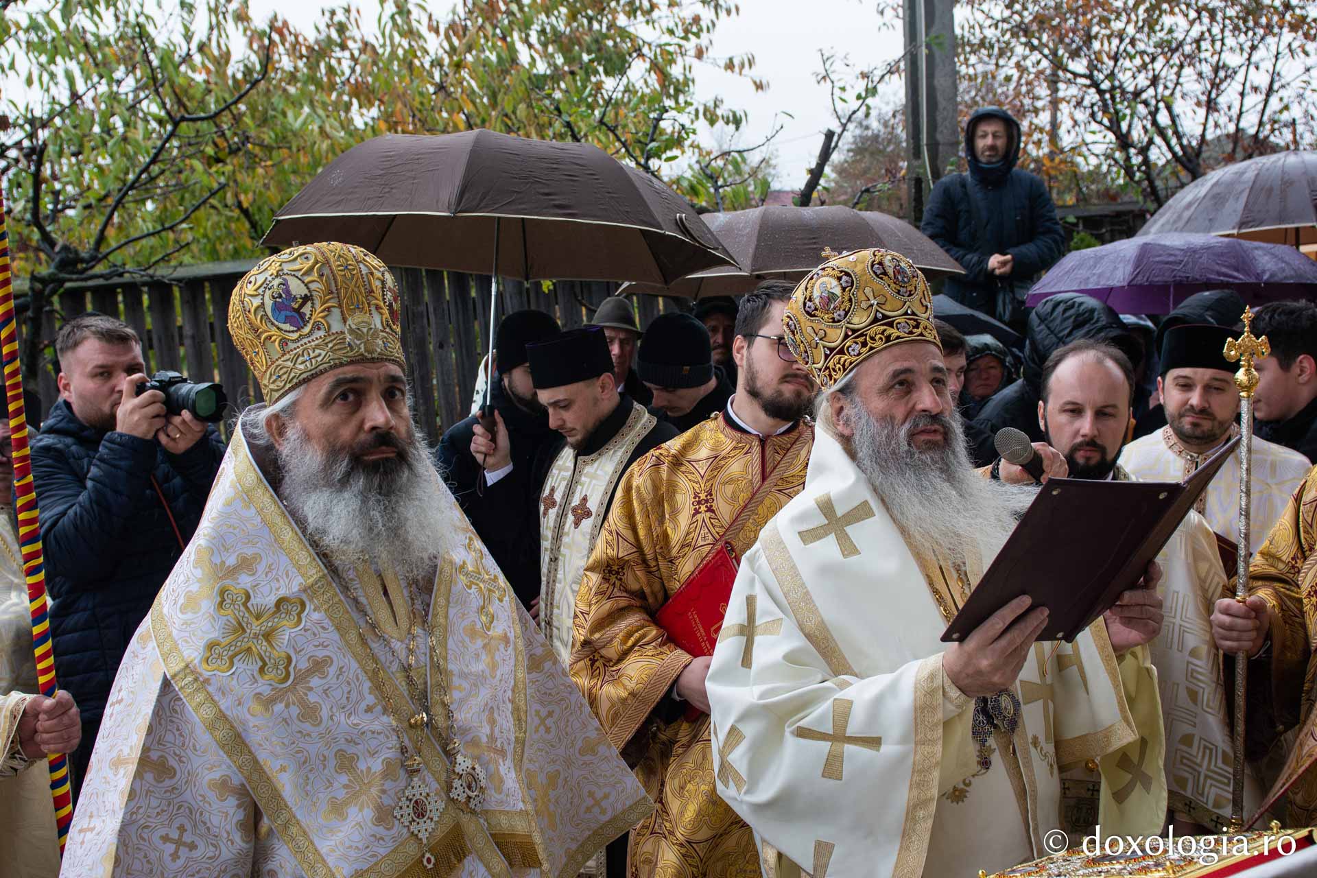 IPS Teofan, alături de PS Antonie la slujba de sfințire