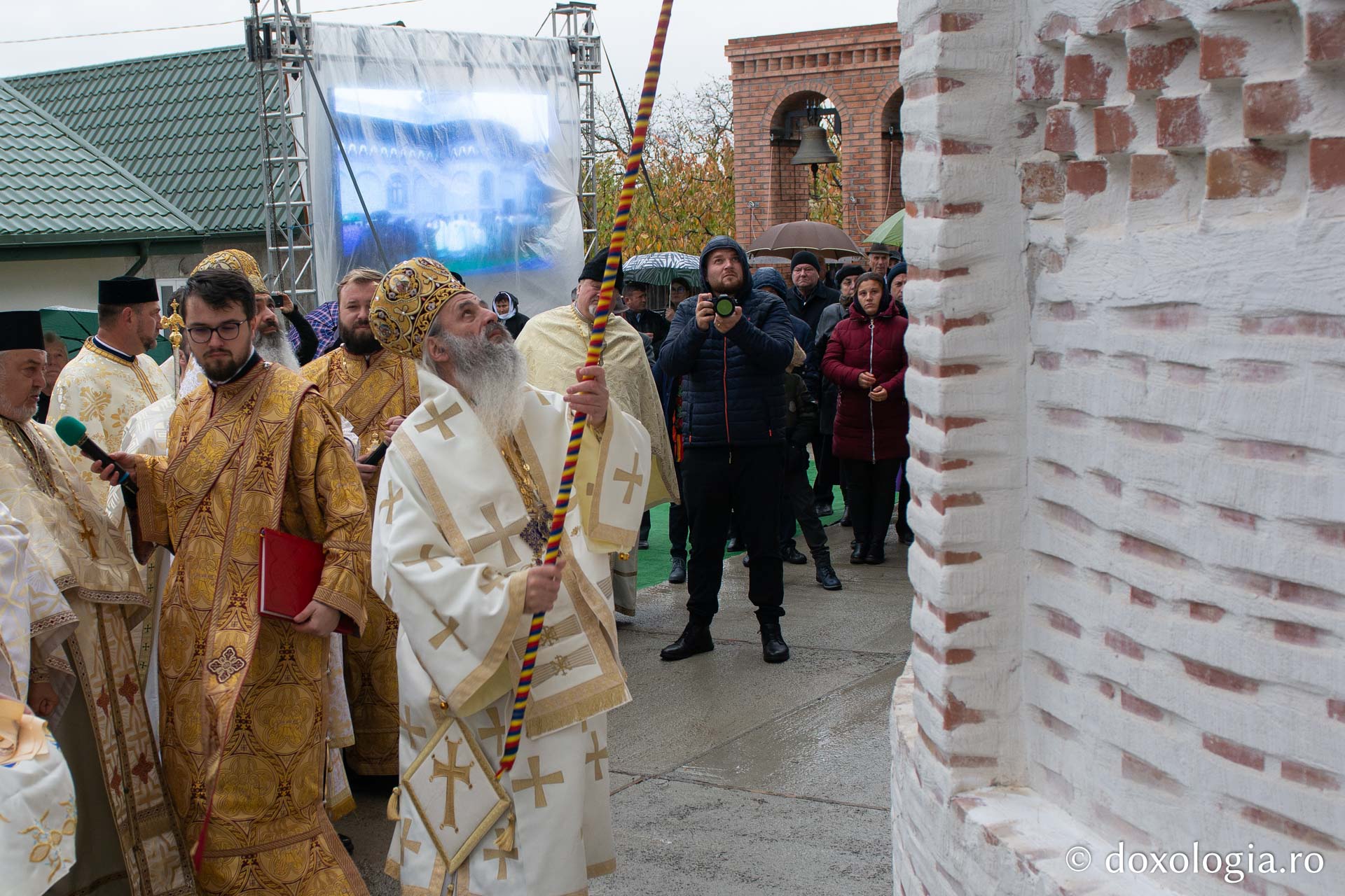 IPS Teofan, la slujba de sfințire