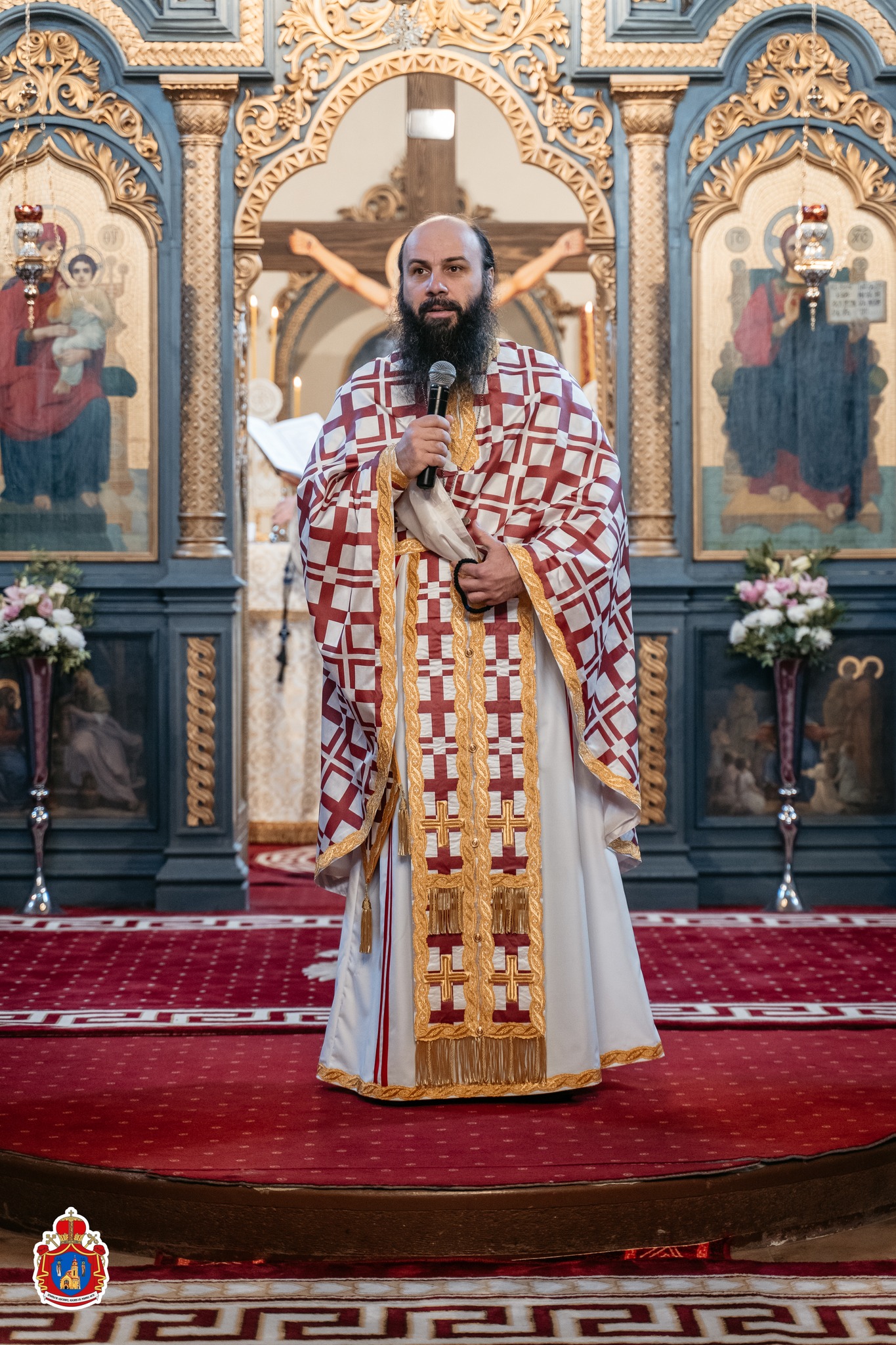 Arhimandritul Hrisostom Rădășanu predicând