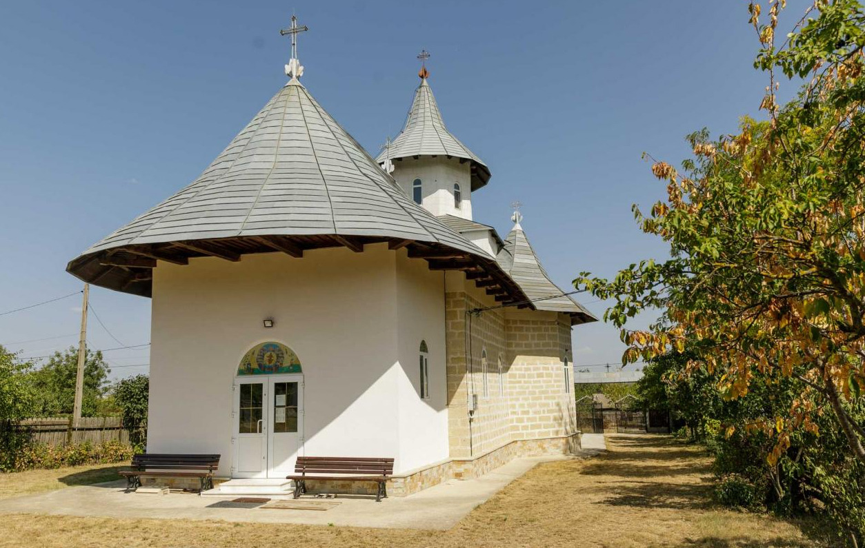 Biserica „Duminica Tuturor Sfinților” Căuești