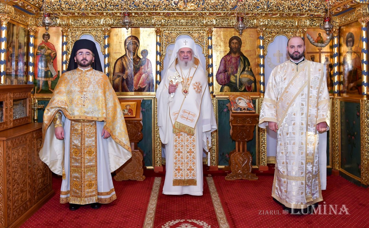 Părintele Patriarh Daniel, la Paraclisul istoric „Sfântul Mare Mucenic Gheorghe” al Reședinței Patriarhale / Foto: ziarullumina.ro Părintele Patriarh Daniel, la Paraclisul istoric „Sfântul Mare Mucenic Gheorghe” al Reședinței Patriarhale