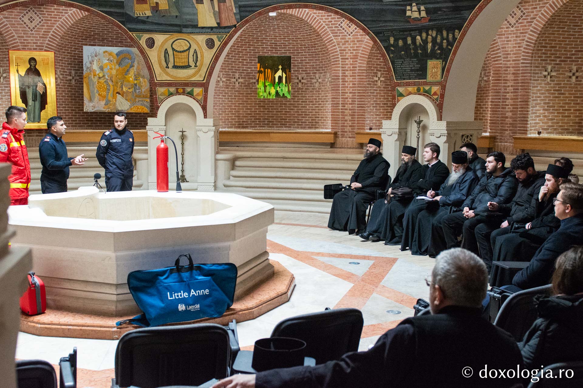 Instructaj ISU pentru angajați din cadrul Centrului Eparhial Iaşi